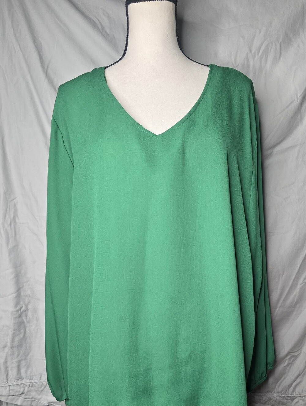 V-Neck Long Sleeve Women's Top in Emerald Green